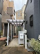 人気の三宿エリアの3階建戸建、新規内装デザインリフォーム済なので、新築気分で快適に過ごせます。