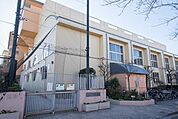 世田谷区立東深沢中学校 徒歩9分。 660m