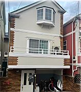 人気の学芸大学駅と駒沢大学駅が徒歩圏内、中丸小学校の目の前です。