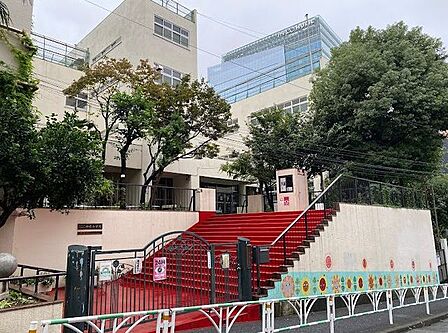 渋谷区立神南小学校 徒歩8分。 610m