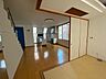 リビング/ダイニング：LDKに隣接した和室は、くつろぎの空間としてはもちろん、客間やお子様の遊び場にも活用できます。