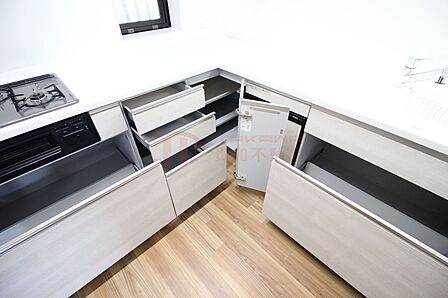 引き出しタイプのキッチン収納