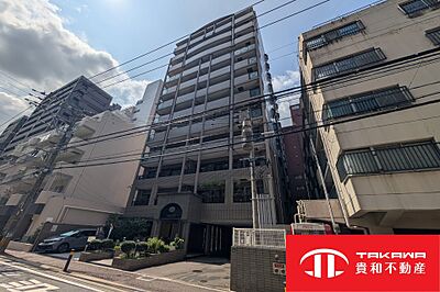 外観：落ち着いた色合いの外観で存在感のある安定した佇まいのマンションです