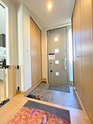 ☆住まいの顔にふさわしい洗練された空間♪清々しい玄関がご家族とゲストを心地よく迎えます☆
