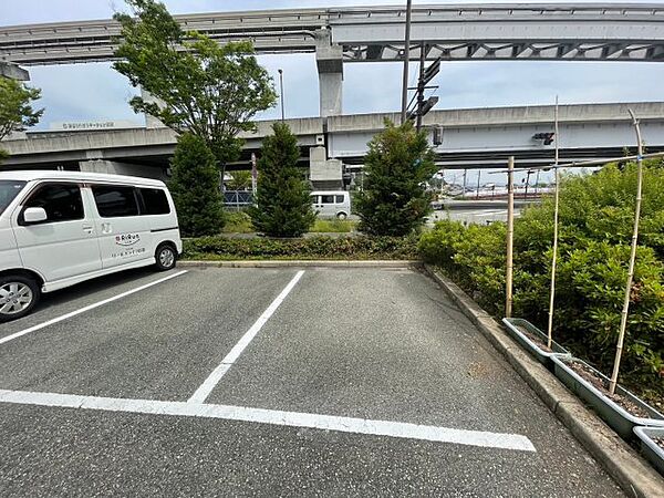 画像14:駐車場