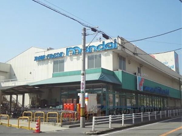 画像2:万代　尺土店まで2000メートル