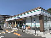 ファミリーマート　奈良鶴舞西店まで500メートル