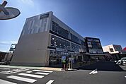 ベルクス草加谷塚店 徒歩8分。スーパー 610m