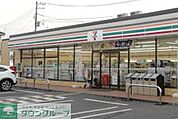 セブンイレブン鳩ヶ谷里中学校前店 徒歩8分。 580m