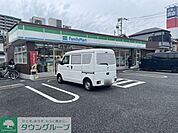 ファミリーマート蕨錦町一丁目店 徒歩2分。 120m