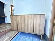 シューズボックス　新品交換しました。長いタイプの収納箱なのでたくさん靴が入ります。
