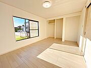 【リフォーム済】1階6帖洋室です。和室から洋室に間取り変更を行いました。