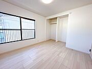 【リフォーム済】2階4.5帖和室別角度です。床・クロスのリフォームで明るいお部屋へと生まれ変わりました。