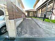 裏の駐車場です。