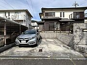 【リフォーム済】駐車場です。並列で2台とまります。
