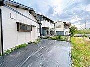 【庭】庭木の剪定、除草後に防草シートを敷きました。草抜きの手間が少なくなりますので嬉しいですね。