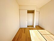 二階中央洋室の様子です