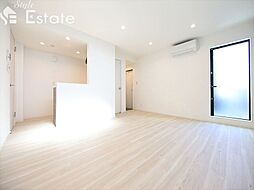 茜さす春のセラビィ 202 2階1LDKのリビング/ダイニング