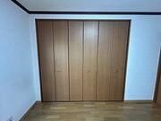 洋室収納。各部屋に収納があります。