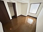 玄関横の洋室です。