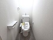 トイレも新品です。ウォシュレット付き。
