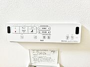 ■温水洗浄で快適、清潔感が保たれるシャワートイレ