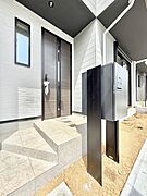 1号棟  ■ シンプルで美しく、住まいの第一印象を彩る玄関です