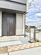 1号棟  ■ シンプルで美しく、住まいの第一印象を彩る玄関です