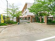 小学校 700m 日野市立平山小学校