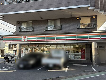 コンビニ 30m セブンイレブン府中紅葉丘店