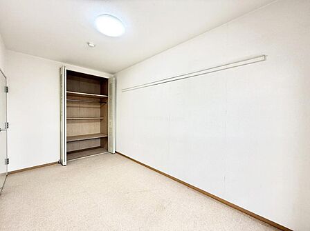 ■落ち着いた色合いのお部屋で穏やかな時間を楽しめます
