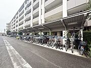 ■敷地内に駐輪場を完備しており、自転車の利用もスムーズです
