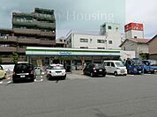 ファミリーマート市川二俣店 徒歩8分。コンビニ 570m