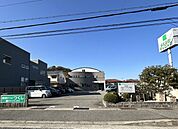 うえおかクリニックまで約300ｍ（徒歩約4分）です。近くに病院があると安心ですね。