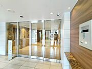 清潔感のあるエントランスです。オートロック付きです。