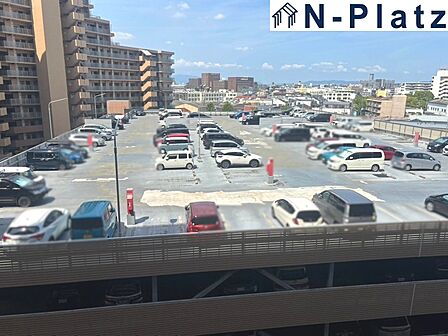 駐車場付きで、マイカー派の方にも安心です。