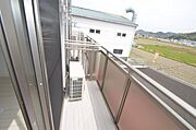 布団もラクラク、広いバルコニー