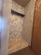 室内洗濯置き場です。上段には小物を置けるスペース有ります