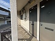 2階通路・206号室玄関