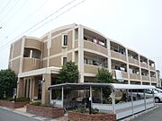 タイル張りの美しい外観☆