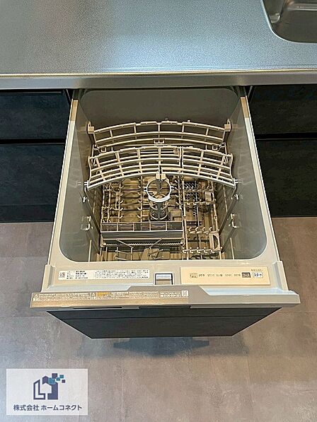 キッチン設備|日々の家事の負担を軽減させる食器洗い乾燥機を搭載。光熱費も安くなり、一石二鳥です。
