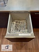 キッチン設備｜日々の家事の負担を軽減させる食器洗い乾燥機を搭載。