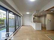 LDK（約14.9帖）｜心地良い朝の時間を過ごせる東向きのリビング。