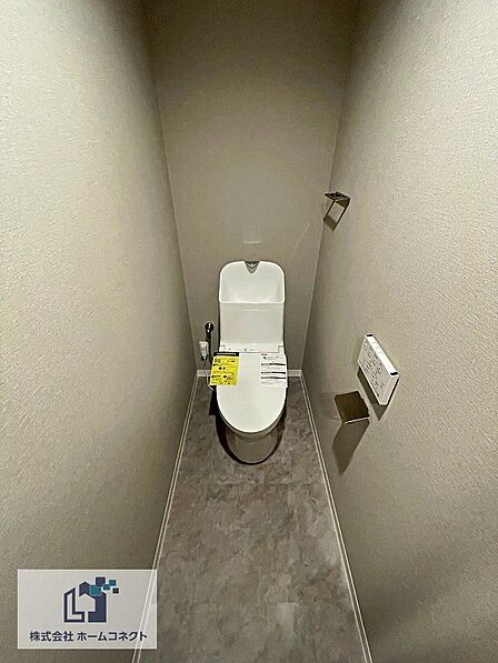 トイレ新調|ウォシュレット機能付きのトイレになります。