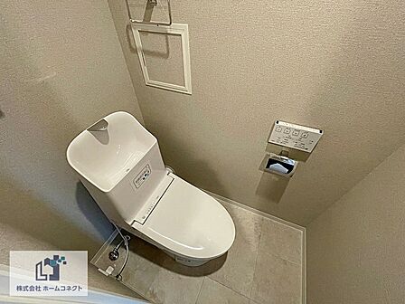 トイレ新調|ウォシュレット機能付きのトイレになります。
