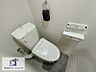 トイレ：トイレ新調｜ウォシュレット機能付きのトイレになります。　　　手洗い場もあり、十分な広さが確保されたゆったりトイレです。