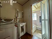 収納スペースも豊富でスキンケア品等の整理整頓がしやすいですね♪