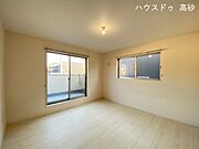 広々としたバルコニーからたっぷりの光を享受した明るい洋室です！(2025/2/10撮影)