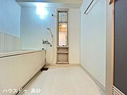 シャンプーやコンディショナーなどを入れるラックがあり、空間を有効活用して収納量を増やせます◎（撮影日：2026.3.13）