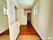 やさしい光が迎える、清々しい玄関です（撮影日：2026.5.15）